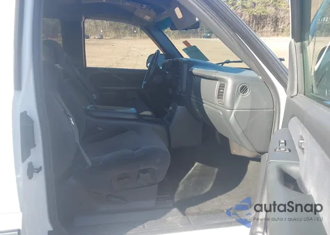 2001 Chevrolet Silverado 1500 Ls z USA, uszkodzony, nr VIN 2GCEC19T311104911